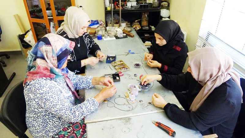 Doğal taşların yolculuğu, emek emek işleniyorlar