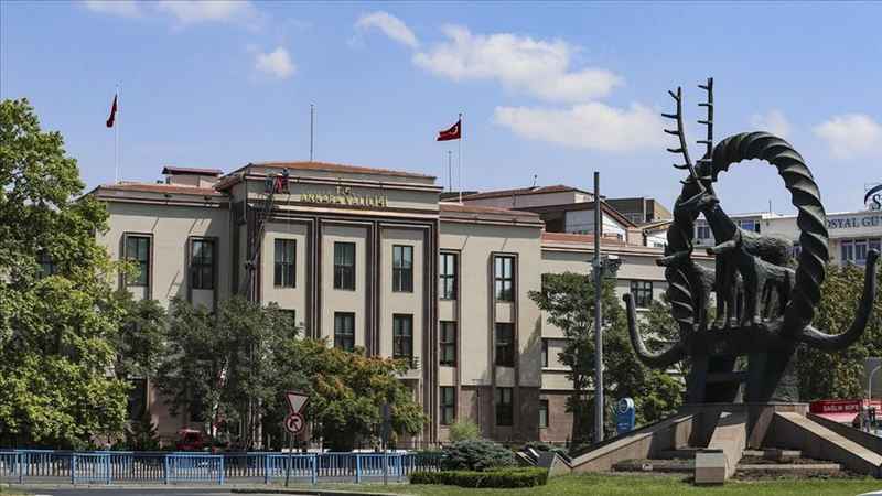 Ankara Valisi Yerini Korudu!
