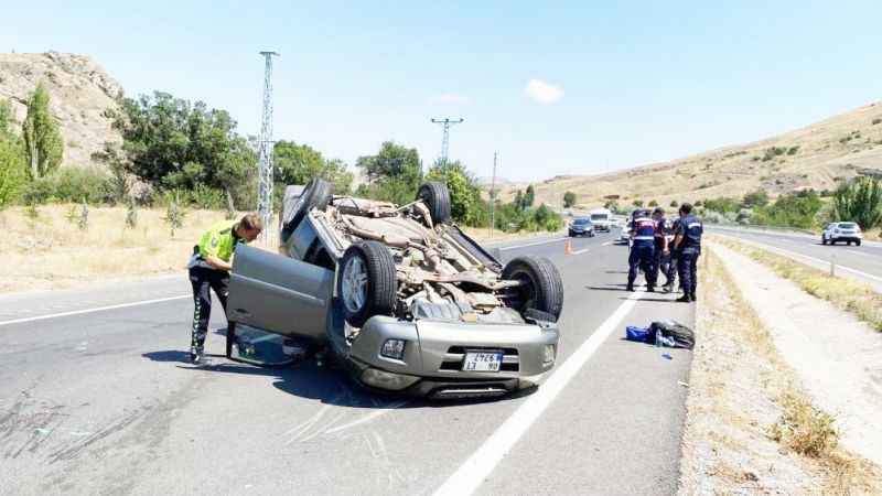 Yozgat’ta trafik kazası, kontrolden çıktı devrildi