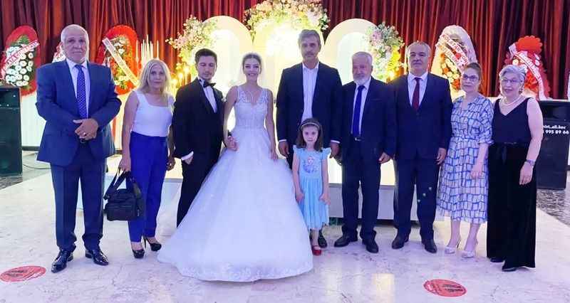 Yozgat Belediye Meclis Üyesi Fahri Bulut'un mutlu günü... Genç çiftin nikahlarını Belediye Başkanı Celal Köse kıydı