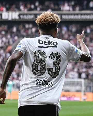 Beşiktaş, VavaCars Fatih Karagümrük deplasmanında gülen taraf oldu. Maçtan dakika bilgileri