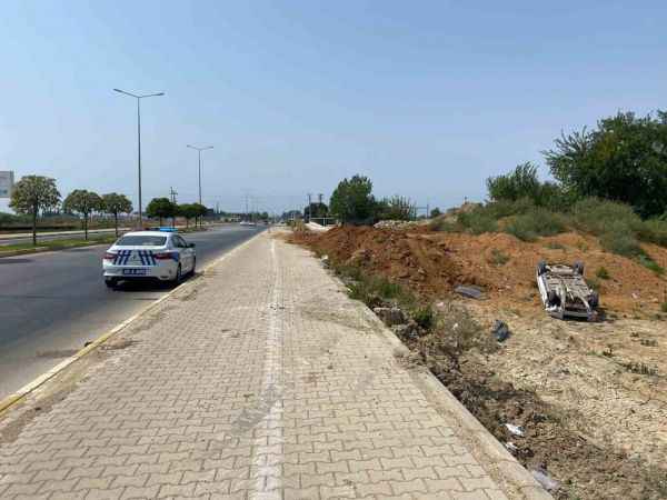 Yoldan çıkan otomobil takla attı