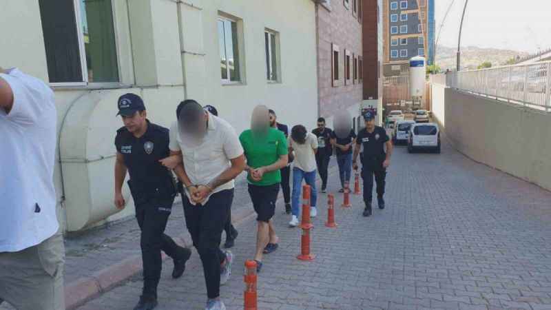 Polisten kaçarken kaza yaptılar