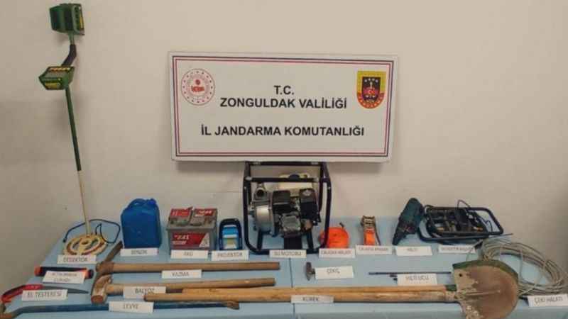 Kaçak Kazı Yapıyorlardı, Jandarmaya Yakalandılar