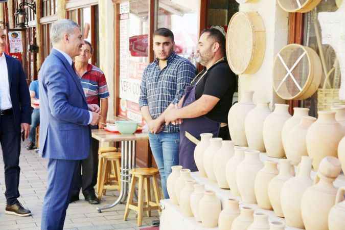 Dün göreve başlayan Yozgat Valisi Mehmet Ali Özkan halkla bir arada