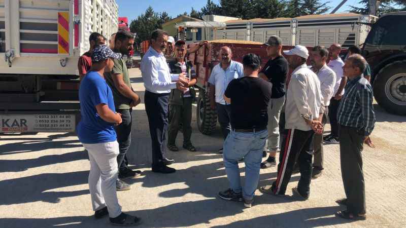 İYİ Parti Yozgat Milletvekili Lütfullah Kayalar, çiftçinin sorunlarını dinledi: "Standart altı olan ürün alınmıyor!"