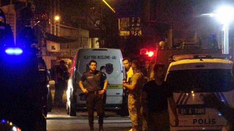 Adana’da polisi bıçakladır. Çok sayıda gözaltı var!