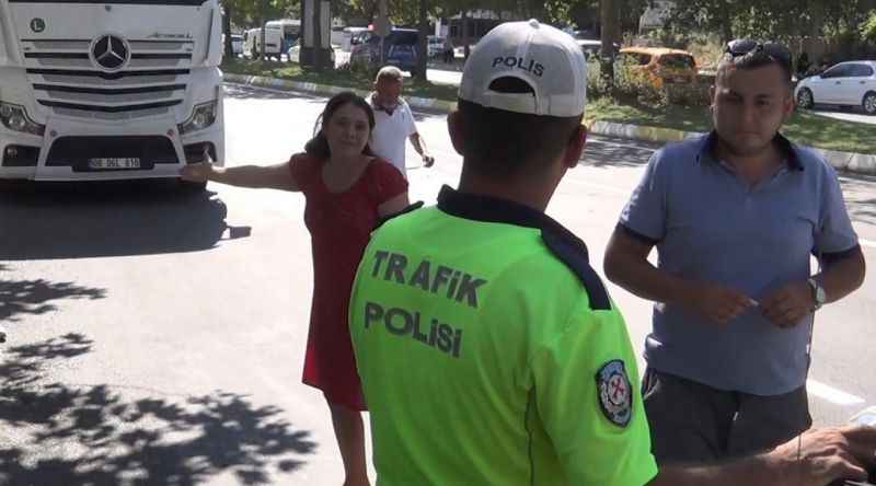 Tır ve otomobil çarpıştı kaza sonrası gözyaşlarına boğuldu