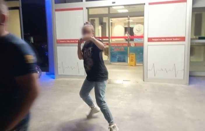 14 Yaşındaki Kız Tutuklandı. Dedesini Bıçaklamıştı...