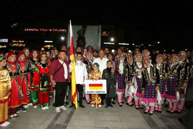 Yenimahalle Belediyesi, Batıkent Murat Karayalçın Kent Meydanı’nda “Kafkas Rüzgarı” gösterisine ev sahipliği yaptı
