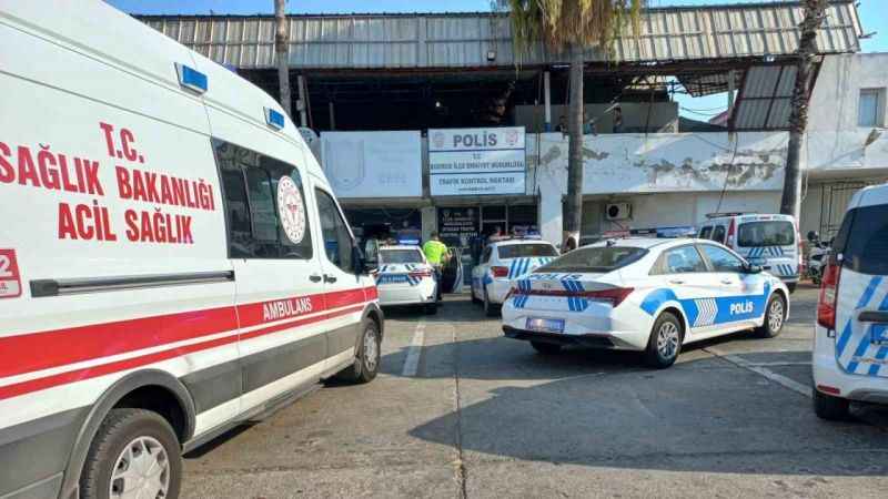 Minibüs Şoförü ve Yolcu arasında kavga çıktı 1 Polis Yaralandı