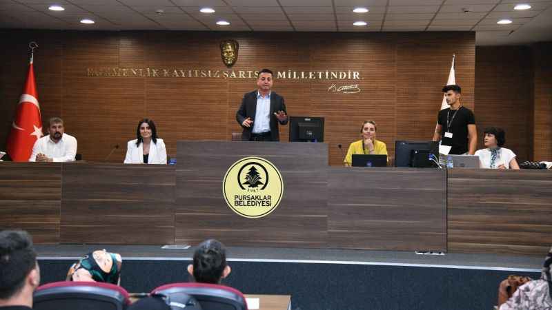 Pursaklar Belediyesi, işveren ile iş arayan vatandaşları bir araya getirmeye devam ediyor