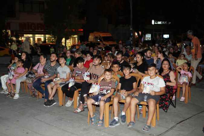 Yenimahalle Belediyesi, Açık Hava Sinema Günleri sürüyor