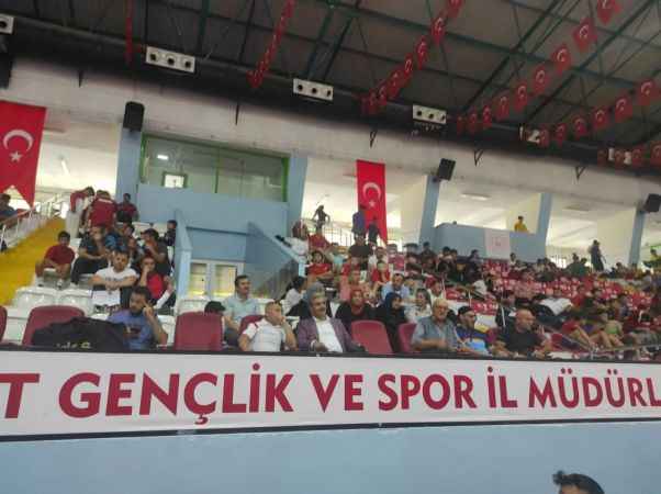 Yozgat'ın güreşçi dostu başkanı...