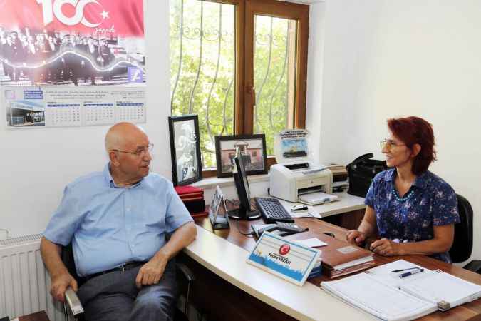 Yenimahalle Belediye Başkanı Fethi Yaşar, mahalle muhtarlarının görüşlerini alıyor
