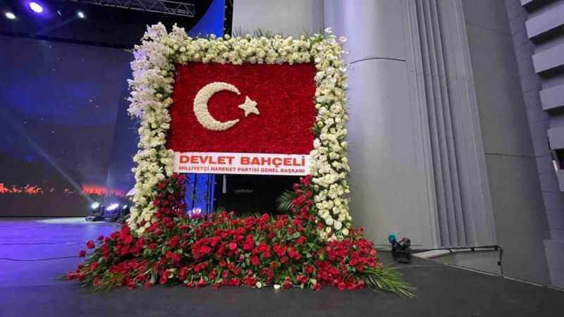MHP Genel Başkanı Bahçeli’den Ak Parti'ye Özel Çiçek