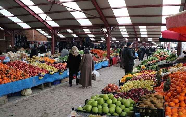 Ankara Sincan'da Pazarlar Bereketi: Dar Gelirli Vatandaşlar Uygun Fiyatlarla Buluşuyor
