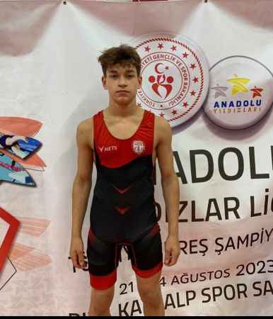 Yozgat'ta düzenlenen Güreş şampiyonasında Samsun'un gururu oldu