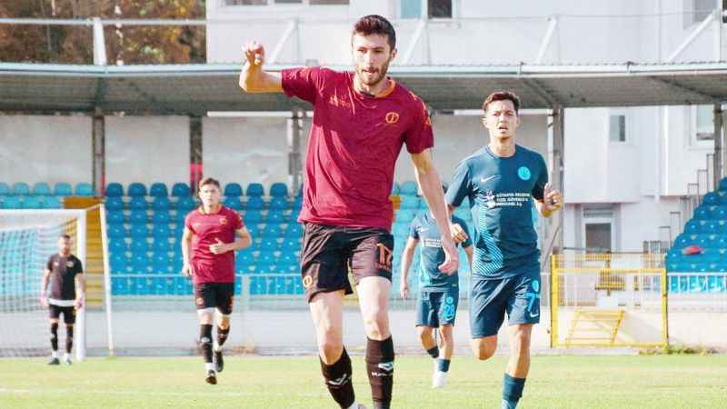 3. lig takımlarından Anadolu Üniversitesi Spor Kulübü, Belediye Kütahyaspor ile hazırlık maçı yaptı