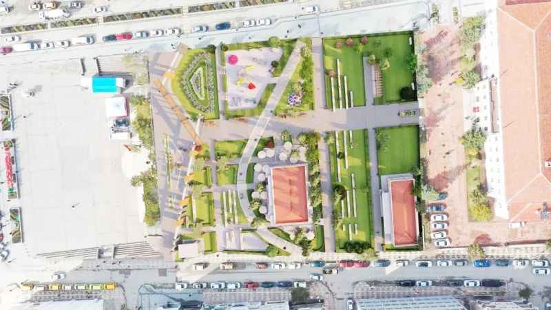 Yozgat Belediye Başkanı Celal Köse duyurmuştu, Yozgat’ın simgesi meydanda sihirli dokunuş devam ediyor