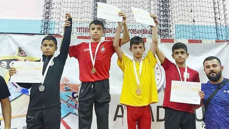Köyceğiz Belediyespor güreş takımı sporcusu Bedirhan Zeki Demir, Türkiye ikincisi oldu
