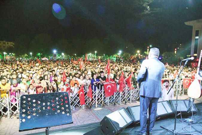 Ali Kınık, Ankara'nın Pursaklar İlçesinde konser verdi
