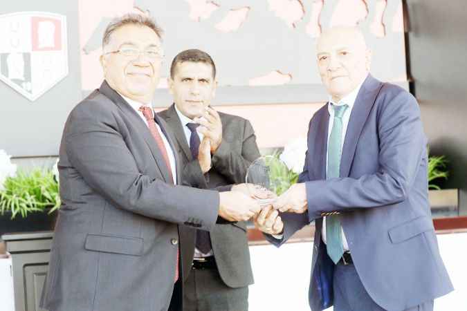 Türkiye Jokey Kulübü (TJK) tarafından Yenimahalle Belediye Başkanlığı Koşusu gerçekleştirildi