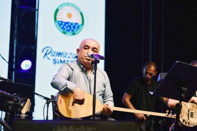 Gölbaşı Belediyesi'nin düzenlediği "Türkiye Yüzyılı Konserleri"nde mahalli sanatçılar sahne aldı