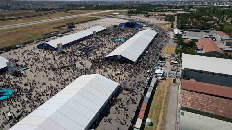 TEKNOFEST’te Gençler yerli uçaklara yoğun ilgi gösterdi