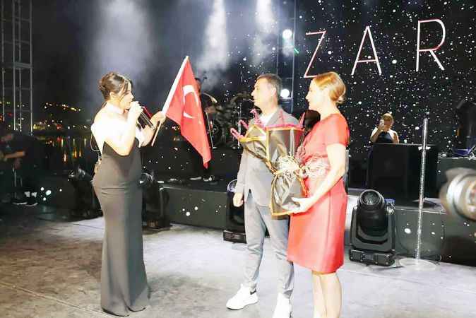 Zara, Ankara'nın Gölbaşı İlçesinde konser verdi
