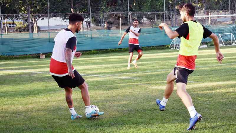 Yozgat Belediyesi Bozokspor hazırlık maçında karşılaştığı Alaçatı Spor Kulübü 2-1 mağlup etti