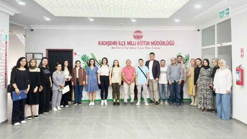 Kadışehri İlçe Milli Eğitim Müdürü Nuri Aksoy, ilçeye yeni atanan öğretmenler ile bir araya geldi