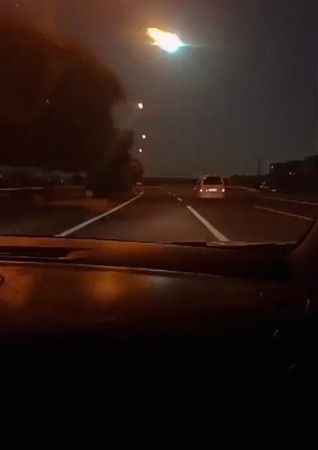 Elazığ'da meteor mu düştü? Gökyüzünü aydınlatan görüntü görenleri şaşkına çevirdi