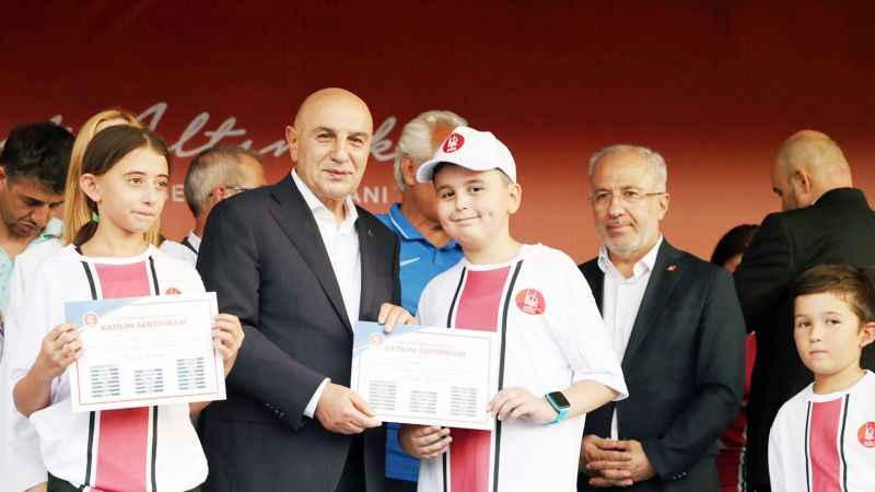 Keçiören Belediyesi tarafından düzenlenen yaz spor okulu tamamlandı Binlerce öğrenci yaz tatilini spor yaparak geçirdi