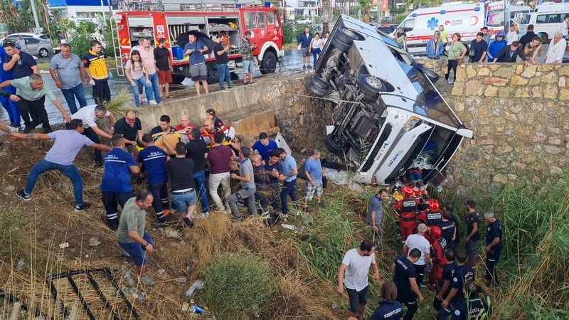 Yaşanan Büyük Trafik Kazasının Görüntüleri Paylaşıldı: 23 Yaralı