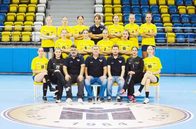 THF Kadınlar Süper Ligi takımlarından Yenimahalle Belediye Spor Kulübü, İzmir Büyükşehir Belediyesi Gençlik ve Spor Kulübünü 28-31 mağlup etti