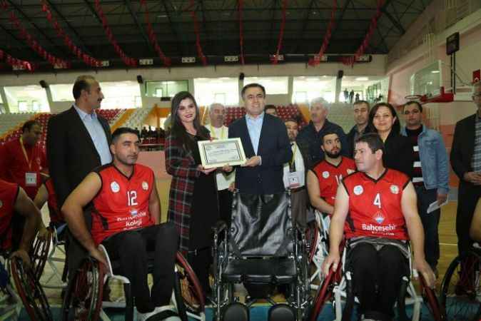 Maçı Vali Çakır başlattı