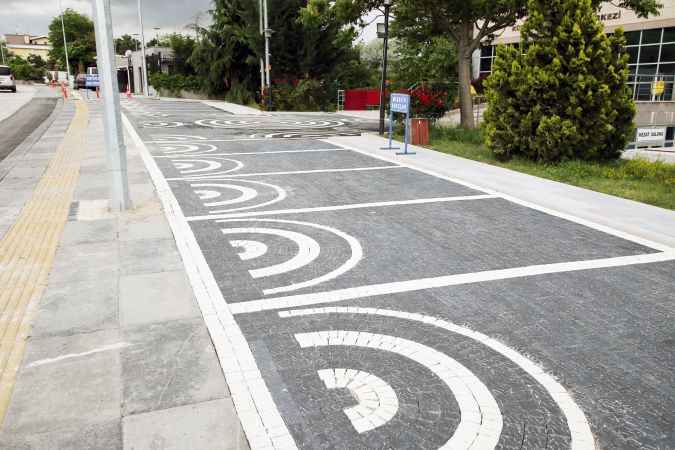 Gölbaşı Belediyesi daha güvenli ve konforlu kaldırım inşa etti