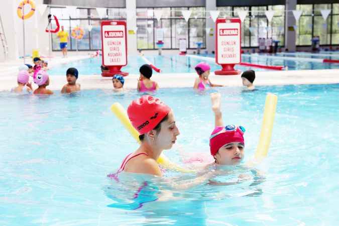 Yenimahalle Belediyesi havuzları yaz sıcaklarından bunalanları serinletiyor