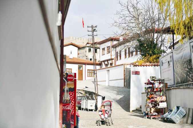 Ankara Büyükşehir Belediyesi'nin Başkent tarihini ve kültürünü ortaya çıkarmak amacıyla Ankara Kalesi’nde başlattığı sokak sağlıklaştırma çalışmalarında sona gelindi