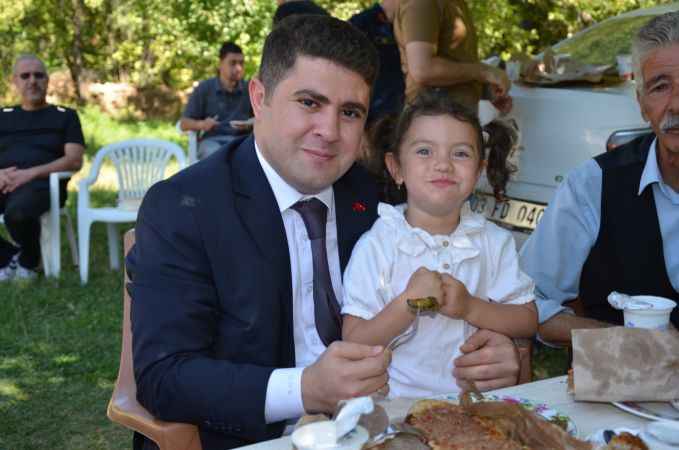 Yozgat'ın Sarıkaya ilçe Kaymakamı Ahmet Nuri Demir Şehit Hasan Basri Kayaaltı için okutulan mevlit programına katıldı