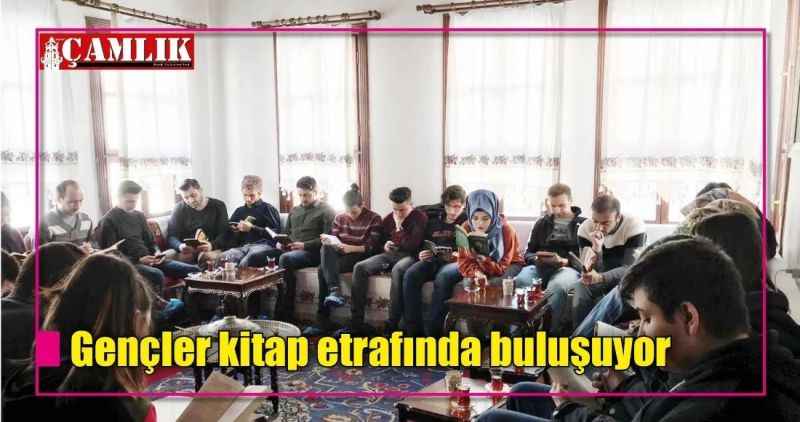 Gençler kitap etrafında buluşuyor
