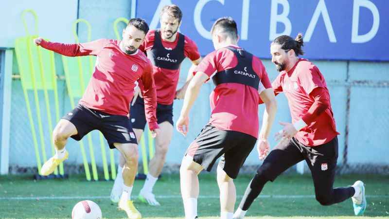 Süper Lig takımlarından Sivasspor, ligin 5'inci haftasında konuk edeceği MKE Ankaragücü ile oynayacağı maçın hazırlıklarını sürdürüyor