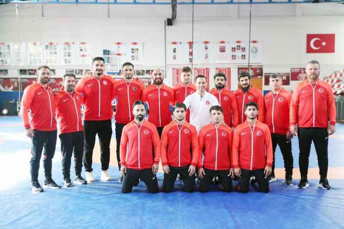Dünya Güreş Şampiyonasına katılacak sporcular açıklandı. Rıza Kayaalp ve Taha Akgül Milli Takım kadrosunda yer aldı mı?