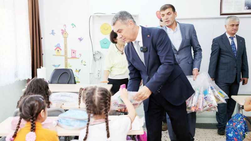 Gölbaşı Belediyesi, okula yeni başlayan miniklere kırtasiye seti desteğine devam ediyor