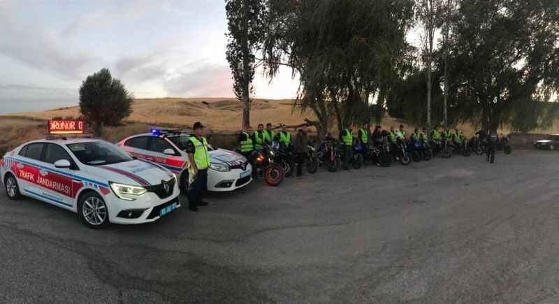 Yozgat Jandarması Motosiklet Sürücülerinin dikkatini çekti