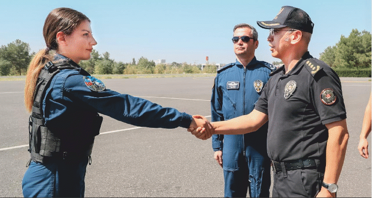 Diyarbakır Semalarında Tarihi Bir An: Kadın Taarruz Pilotu Göğü Salladı! Yozgatlı Emniyet Müdürü...