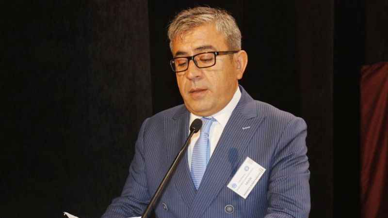 Türk Eğitim Sen Yozgat Şube Başkanı Mahmut Sunay Kabayel, okullardaki öğretmen açığına dikkat çekti.