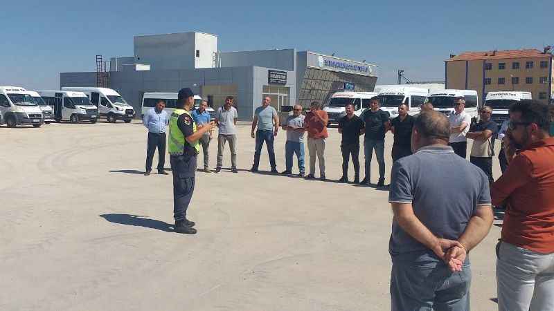 Yozgat’ın Sarıkaya İlçesinde Okul Servis Şoförlerine Trafik Eğitimi