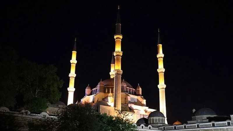 2024 Yılında Üç Aylar 12 Ocak'ta Başlıyor: İslam Toplumunda Manevi Hazırlık Başladı